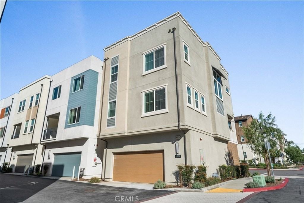 11016 Getaway Dr - Photo 2 of 49