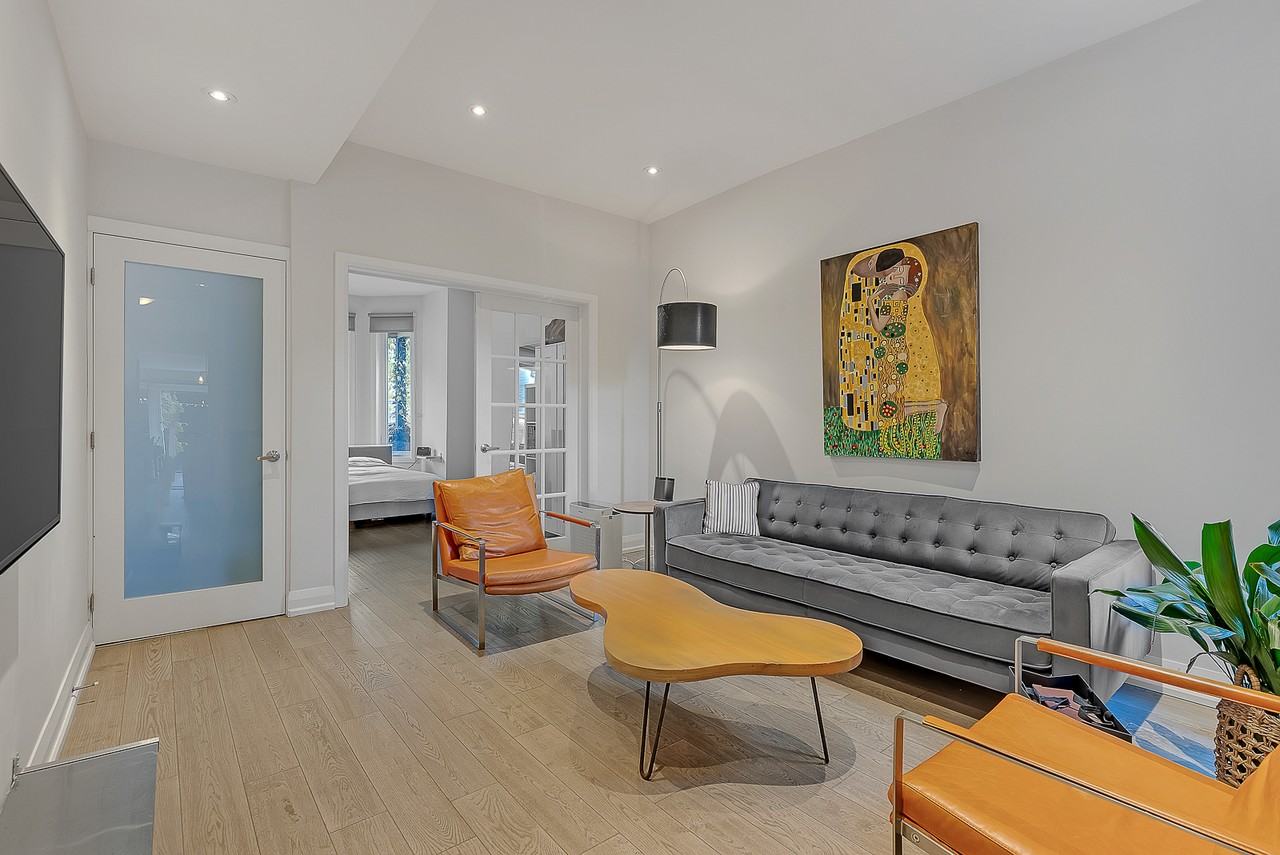 Markham St & College St - Photo 2 of 26