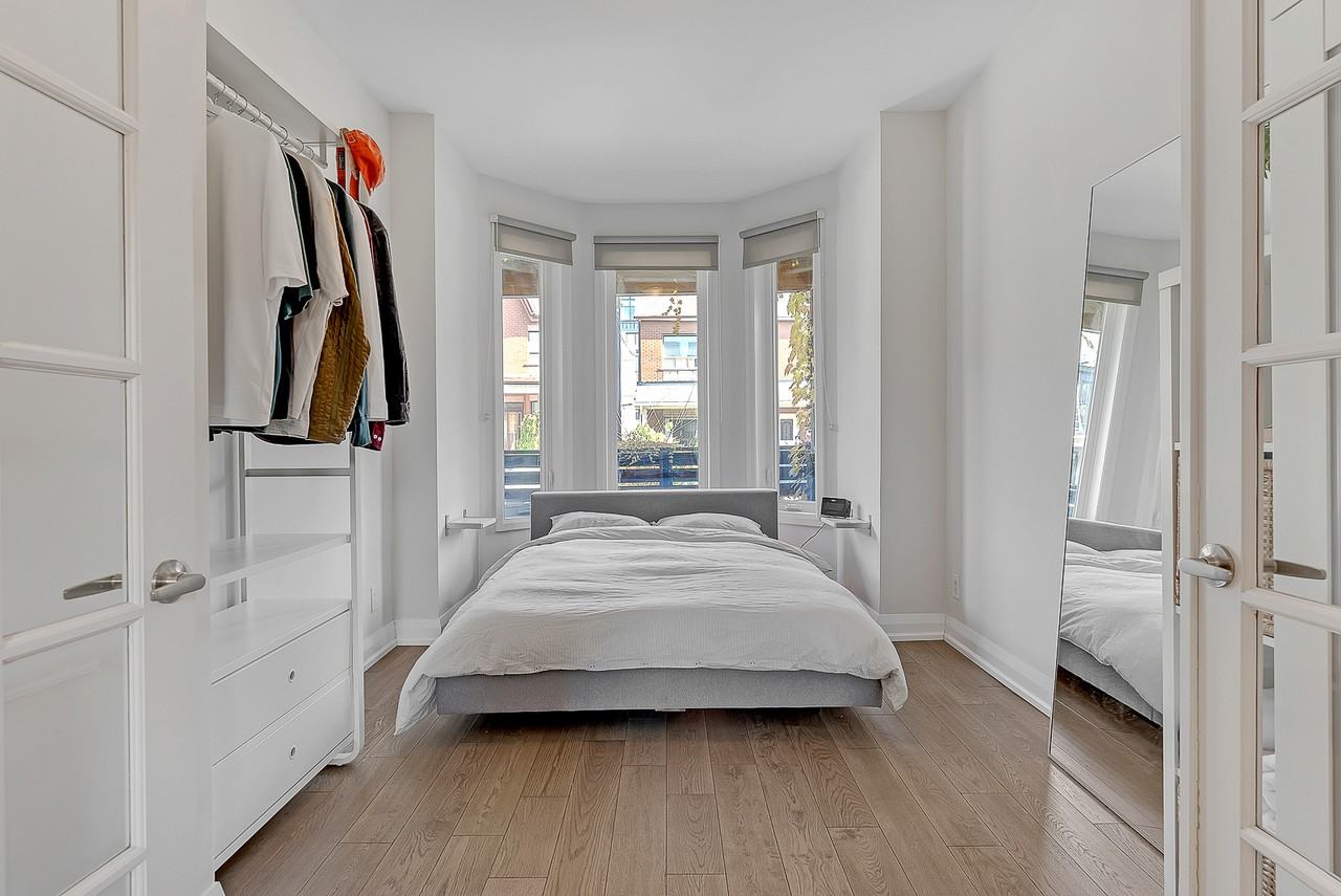 Markham St & College St - Photo 3 of 26