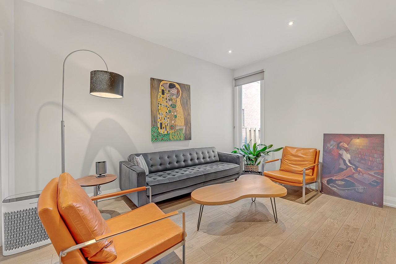 Markham St & College St - Photo 5 of 26