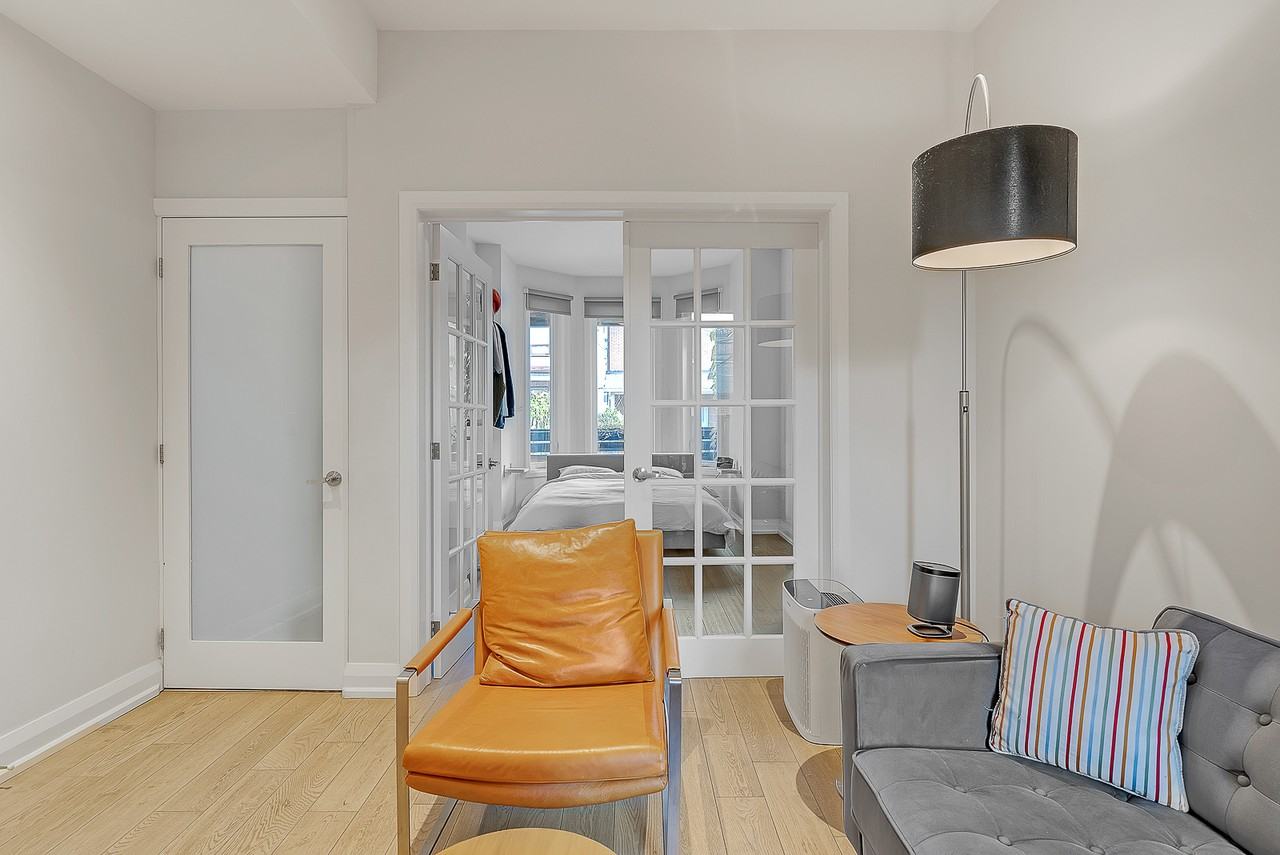 Markham St & College St - Photo 6 of 26