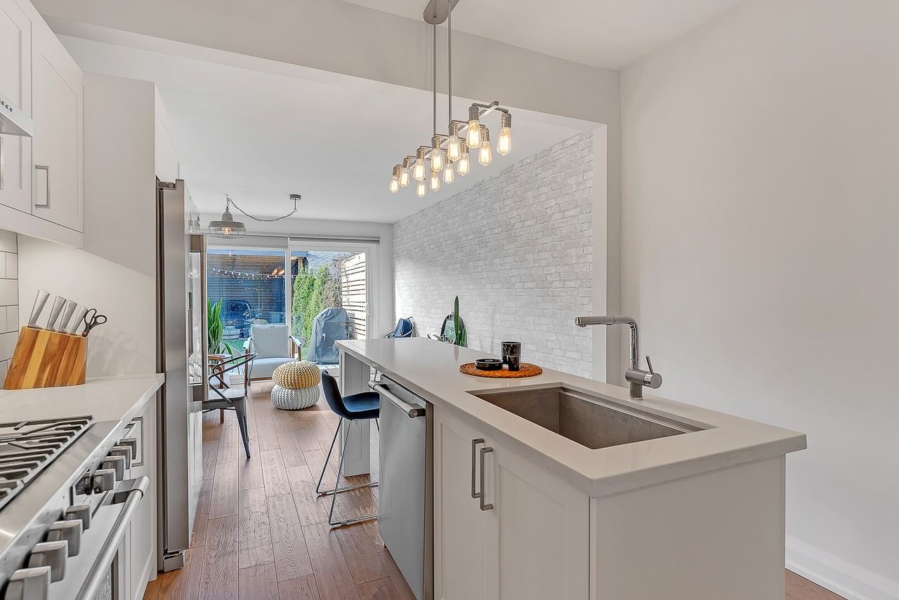 Markham St & College St - Photo 7 of 26