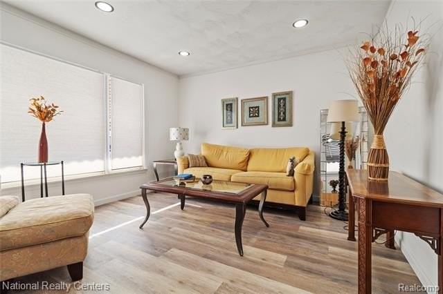 29942 Avondale St - Photo 5 of 38