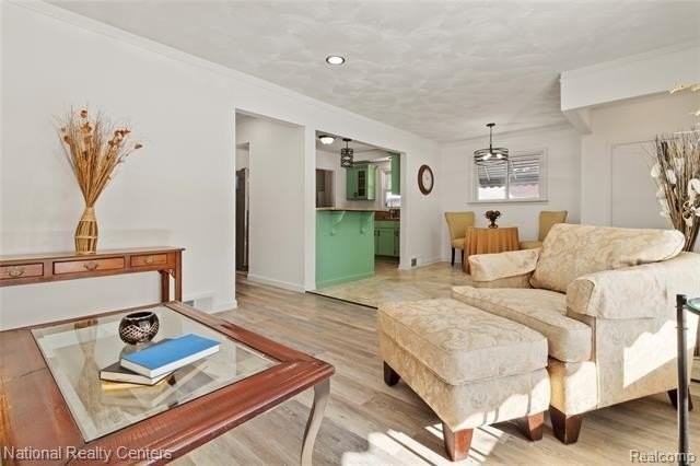 29942 Avondale St - Photo 7 of 38