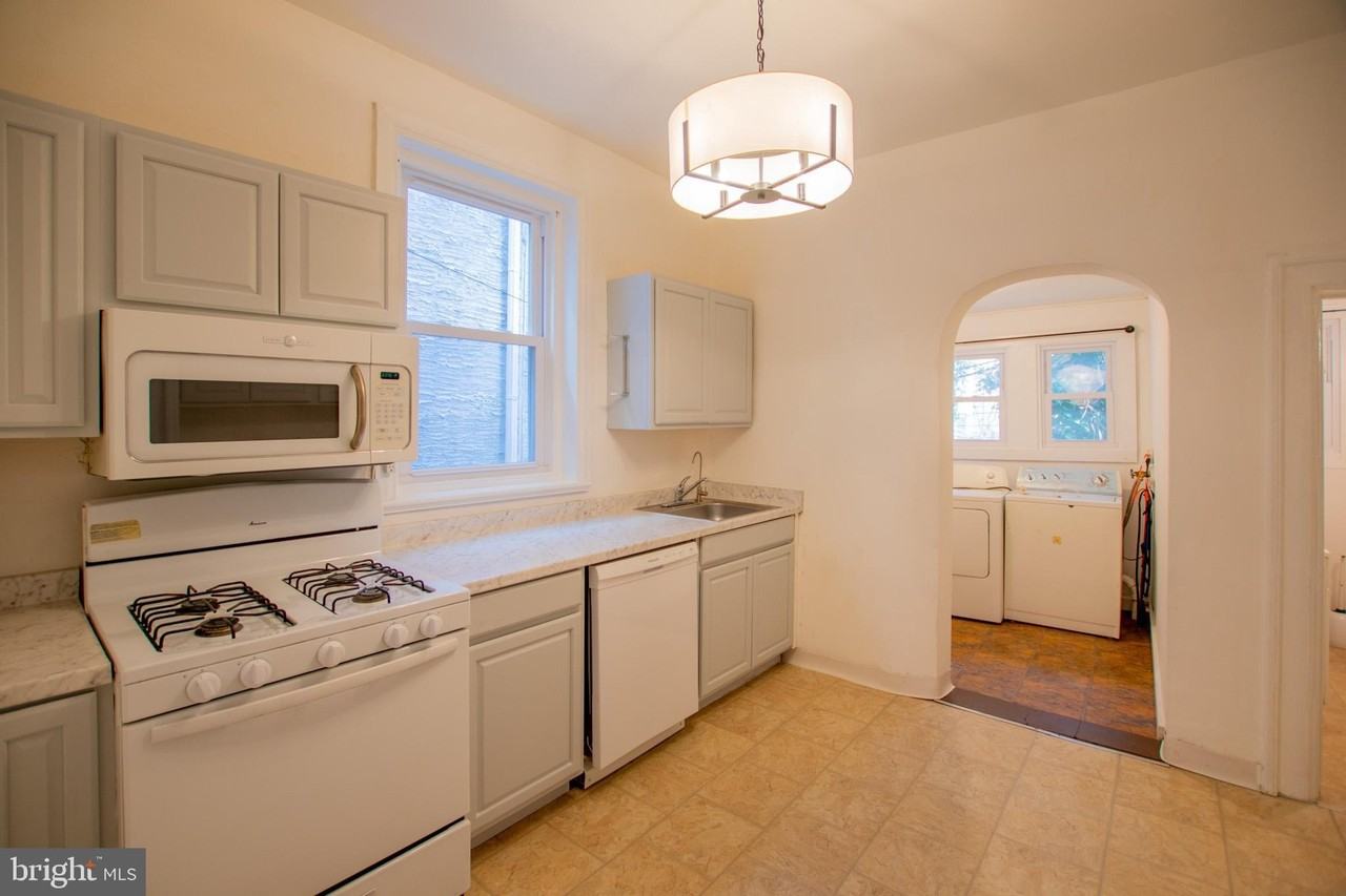 2039 N Gratz St - Photo 2 of 20