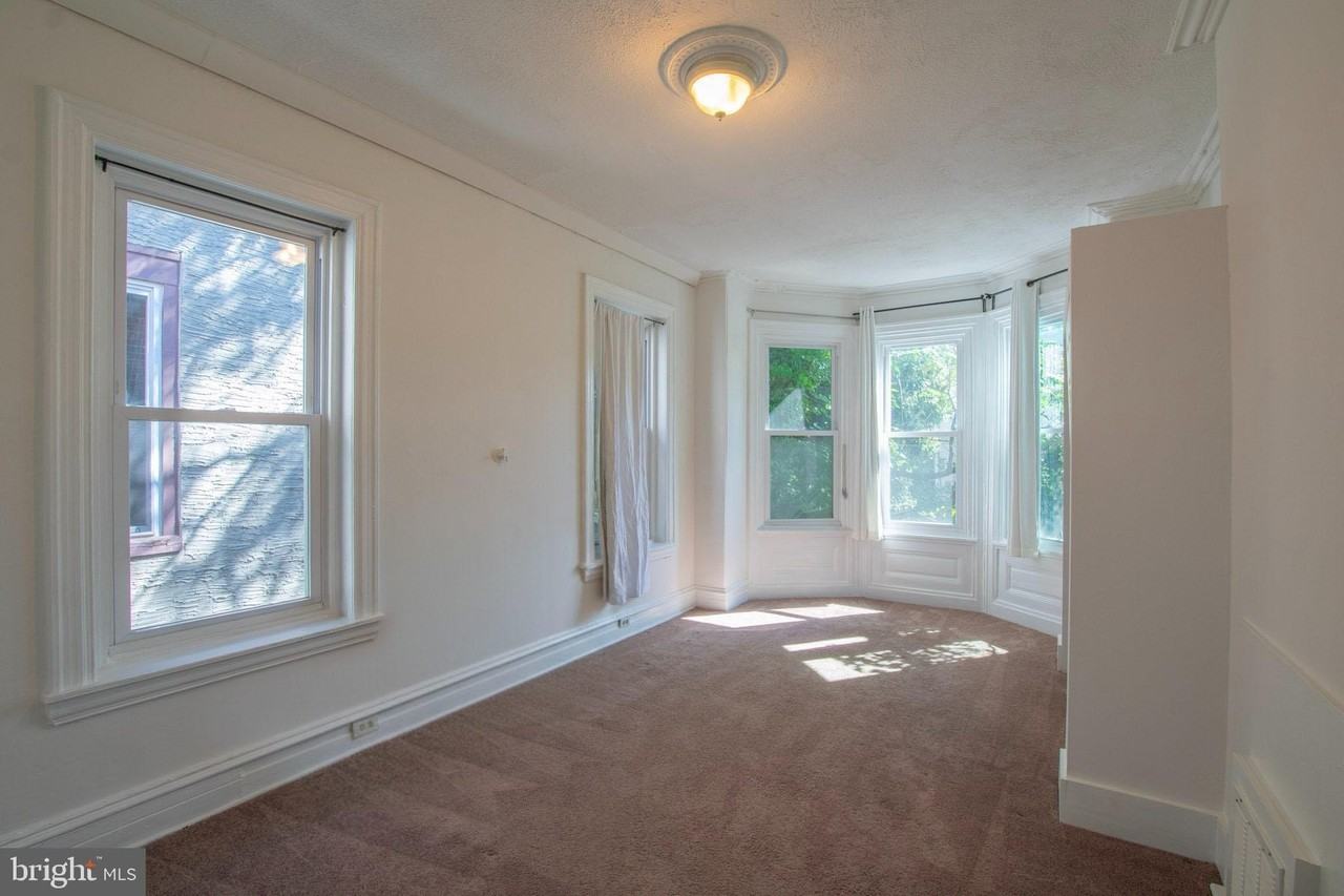 2039 N Gratz St - Photo 3 of 20