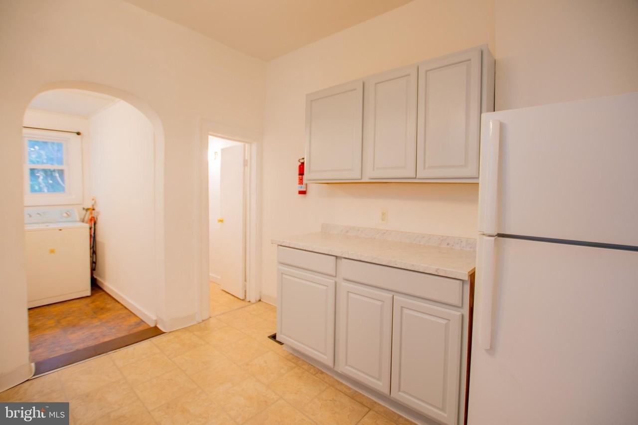 2039 N Gratz St - Photo 5 of 20