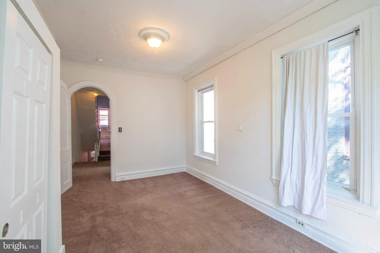 2039 N Gratz St - Photo 6 of 20