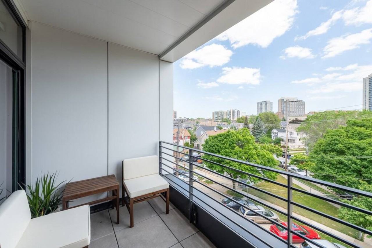 1632 N Franklin Pl #1379006P - Photo 3 of 17