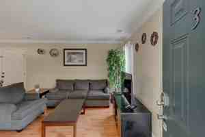 featured image of 2225 Summit St