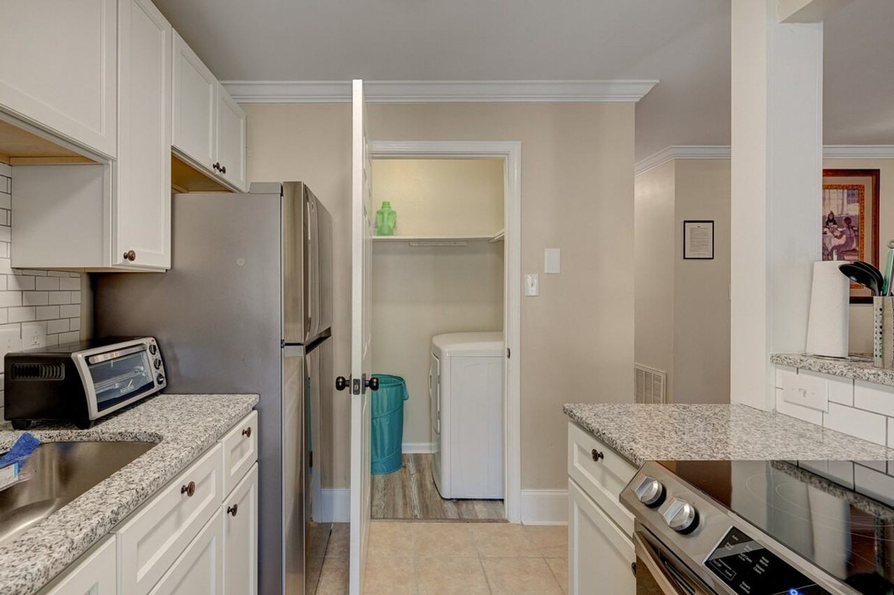 2225 Summit St #1388438P - Photo 6 of 17