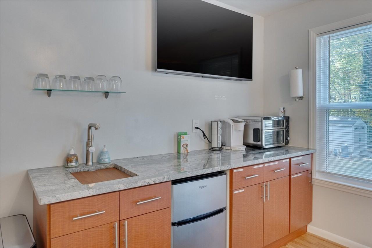 824 Warren Ave #1388441P - Photo 7 of 14