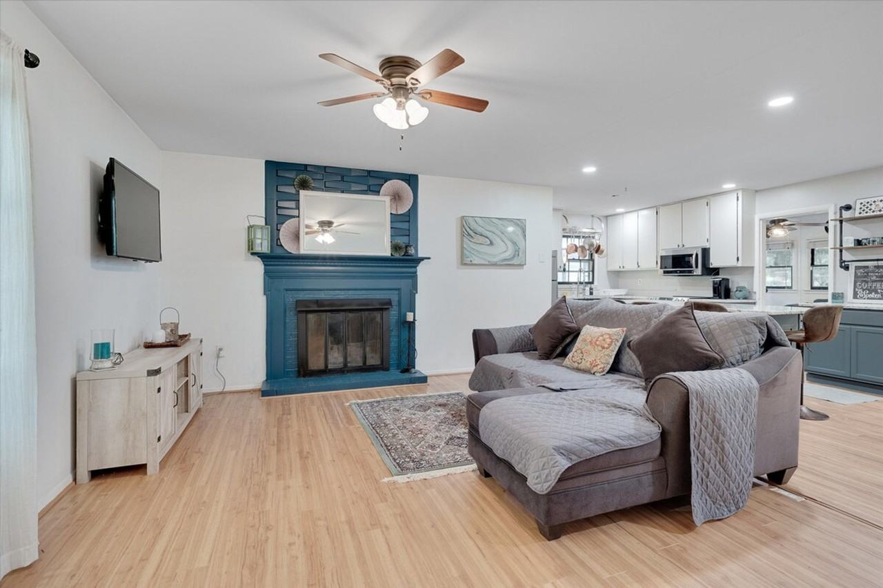 409 Northclift Dr #1388442P - Photo 3 of 30