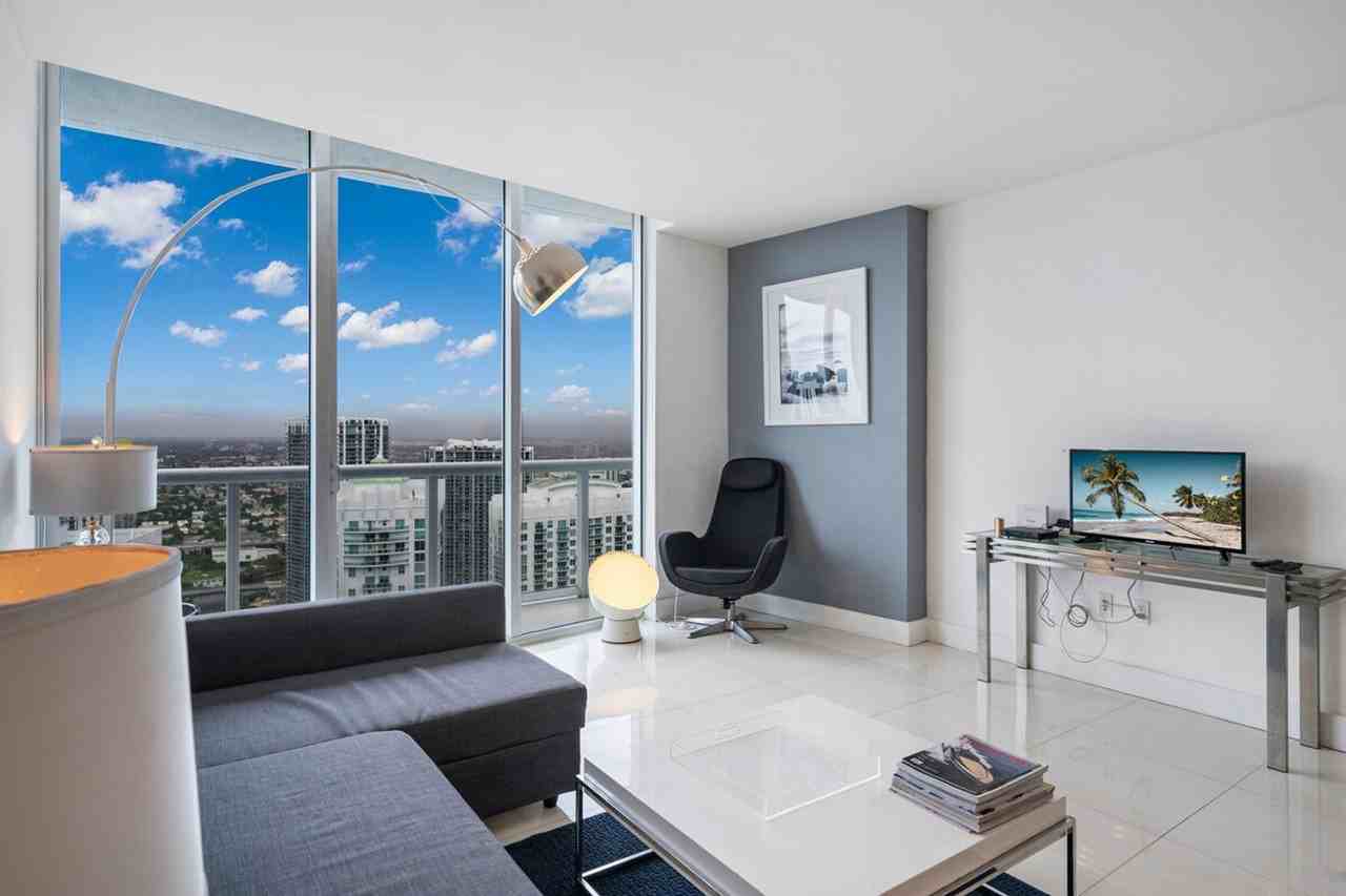 495 Brickell Ave #1389645P - Photo 3 of 33