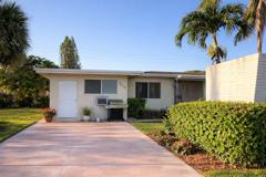 717 NE 10 ST, APT 3 Hallandale, FL 33009 - Photo 1 of 1