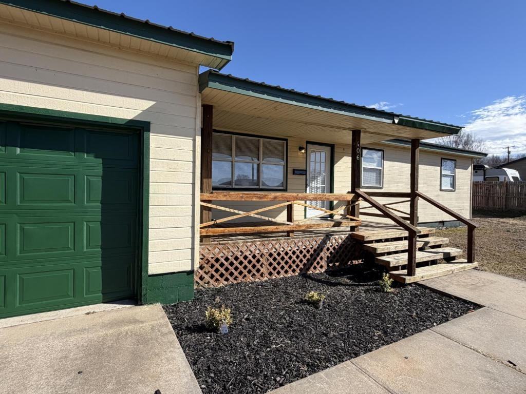 406 Anderson Dr - Photo 3 of 15