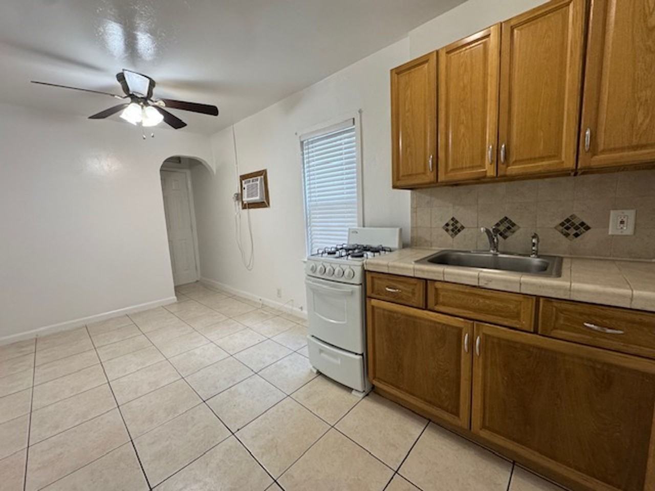 1822 Dixianna St Hollywood, FL 33020 - Photo 4 of 6