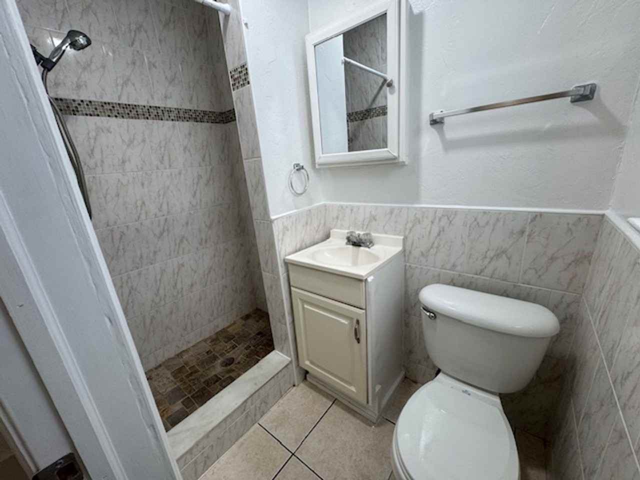 1822 Dixianna St Hollywood, FL 33020 - Photo 5 of 6
