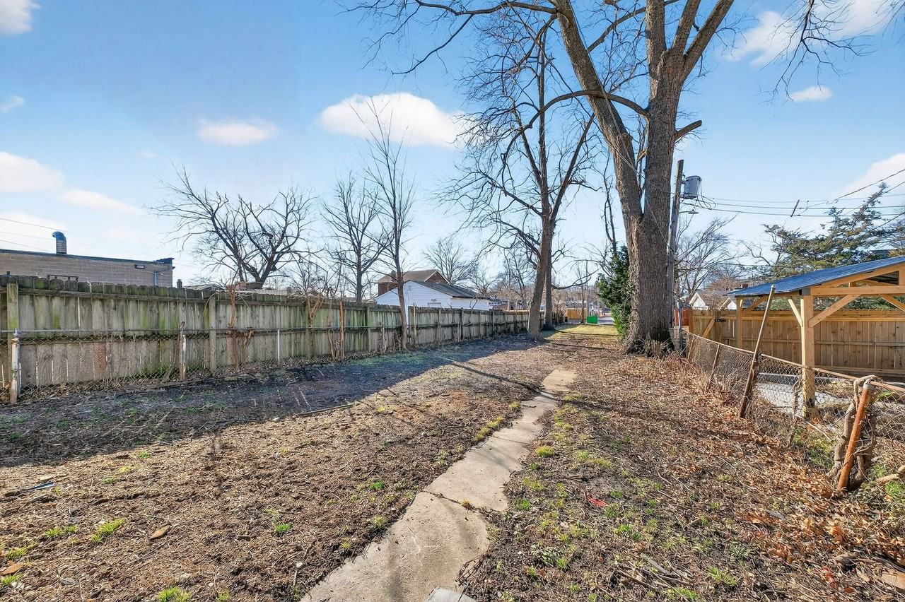 4142 Delor St - Photo 7 of 32