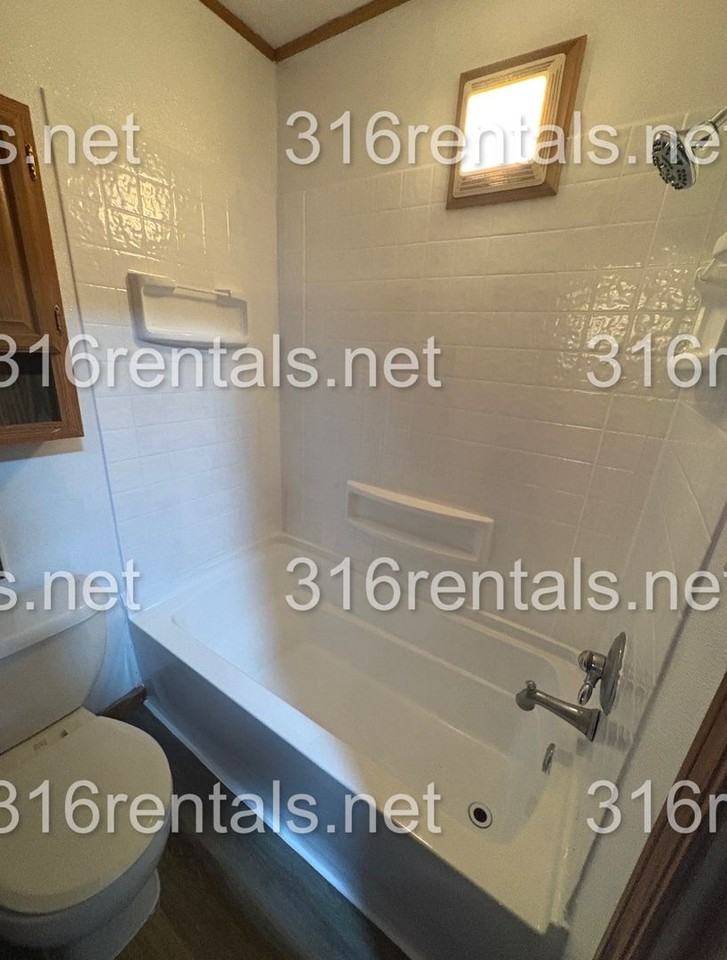 420 E 6th St - Photo 3 of 15