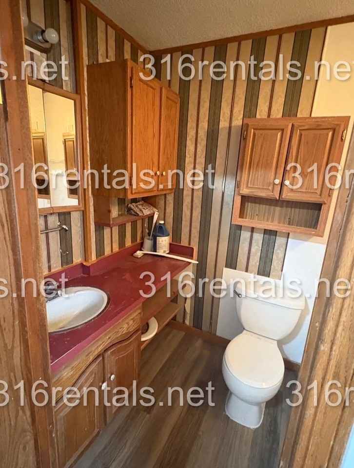 420 E 6th St - Photo 4 of 15