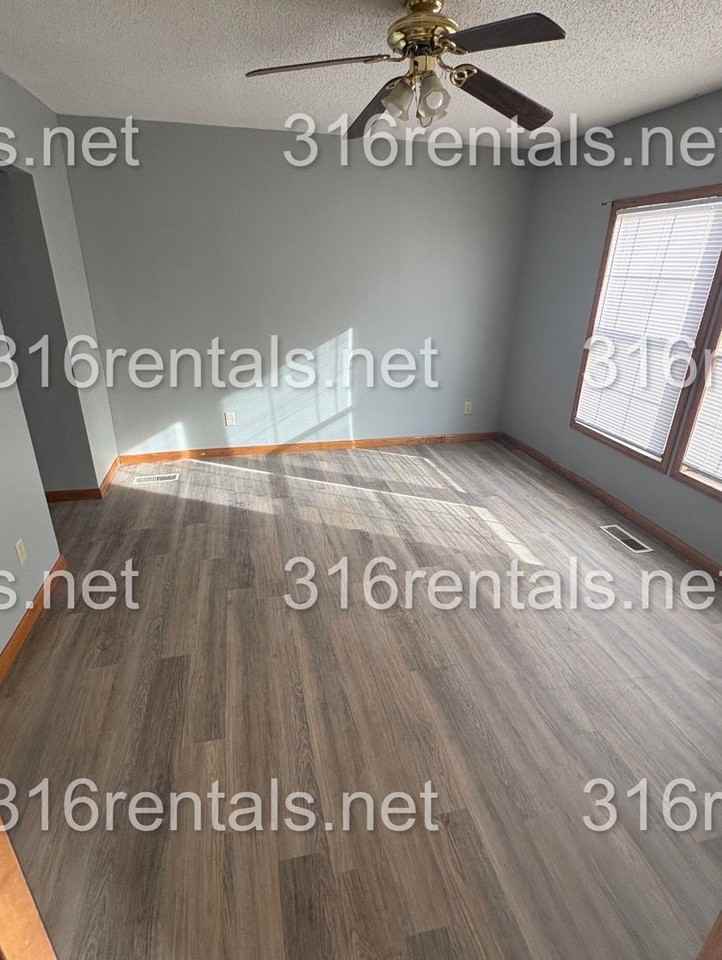 420 E 6th St - Photo 5 of 15