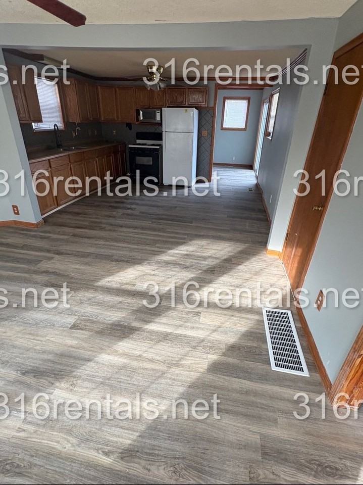 420 E 6th St - Photo 7 of 15