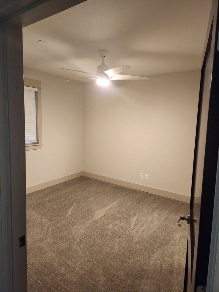 18609 Se Newport Way - Photo 6 of 9