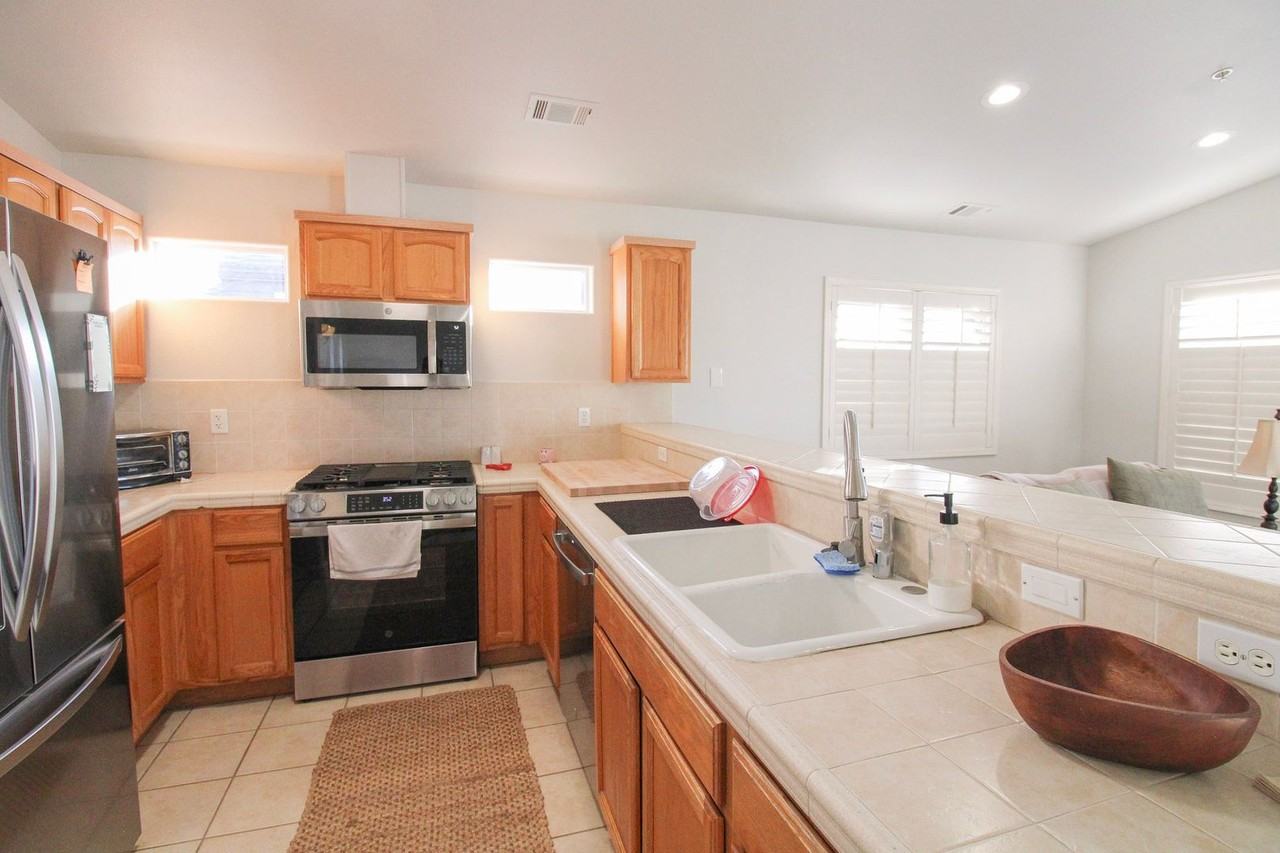 253 N 5th St - Photo 3 of 20