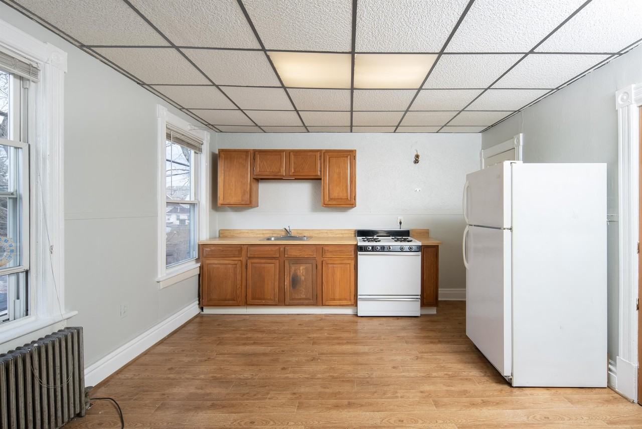 13 112th St #2F - Photo 4 of 21