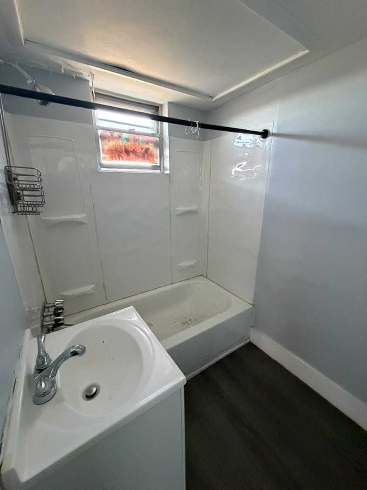 5245 Oxford Ave - Photo 2 of 3