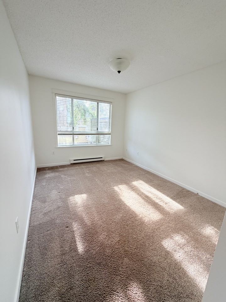 8655 Jones Rd - Photo 5 of 19