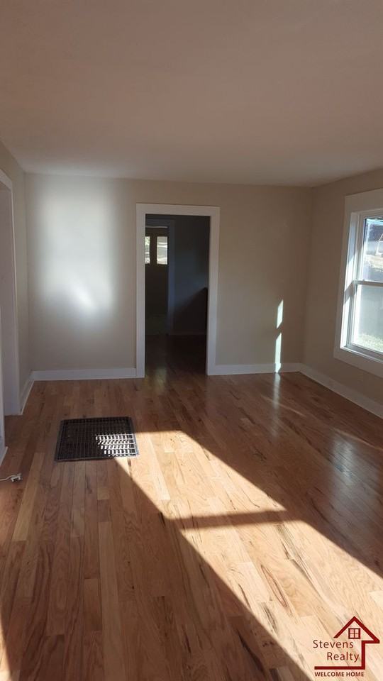 1123 Massachusetts Ave - Photo 5 of 12