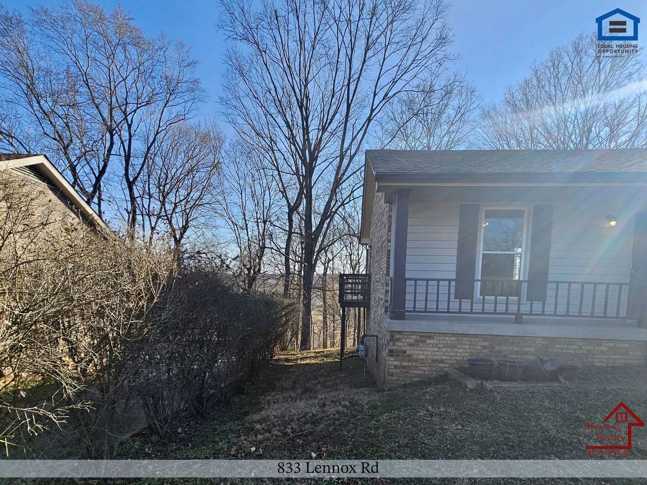 833 Lennox Rd - Photo 6 of 32