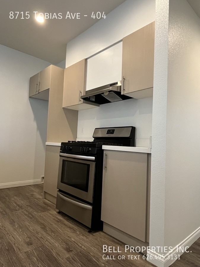 8715 Tobias Ave #404 - Photo 3 of 10