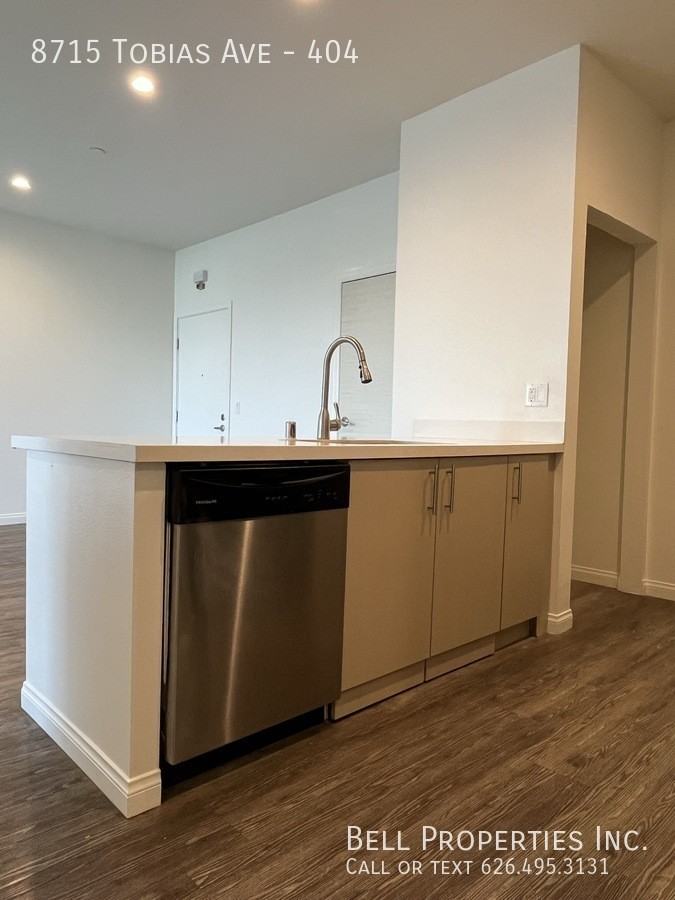 8715 Tobias Ave #404 - Photo 4 of 10