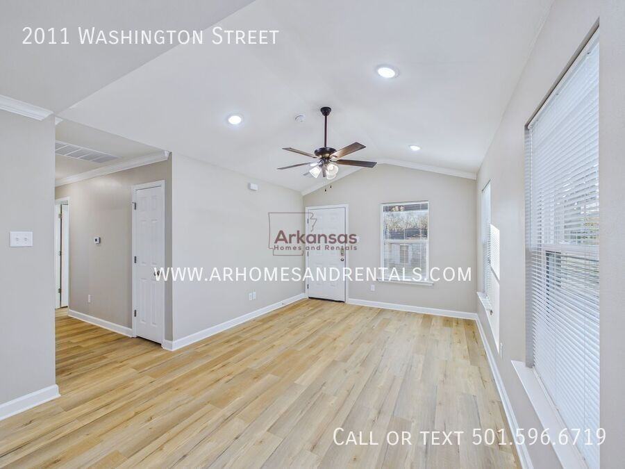 2011 Washington St - Photo 2 of 11