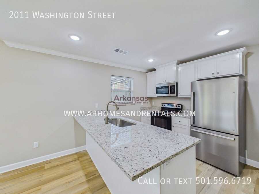 2011 Washington St - Photo 4 of 11