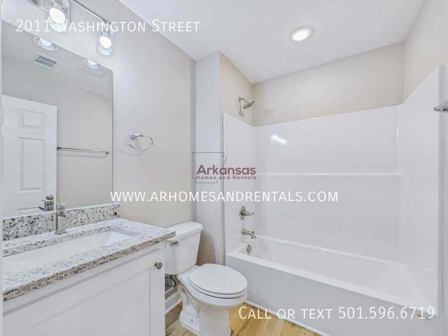 2011 Washington St - Photo 5 of 11