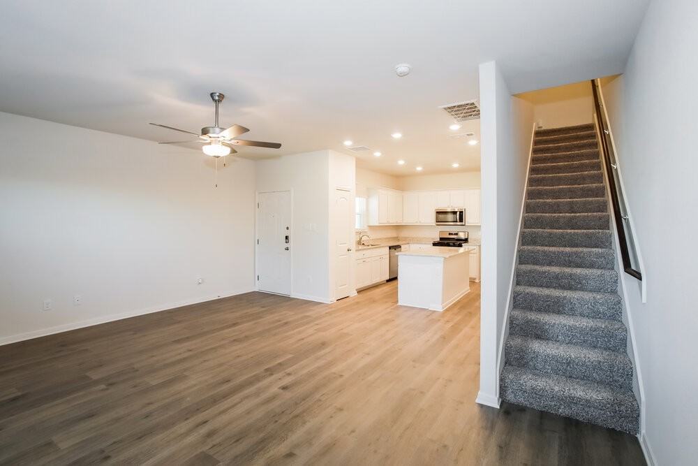 204 Marsh Ln - Photo 6 of 17