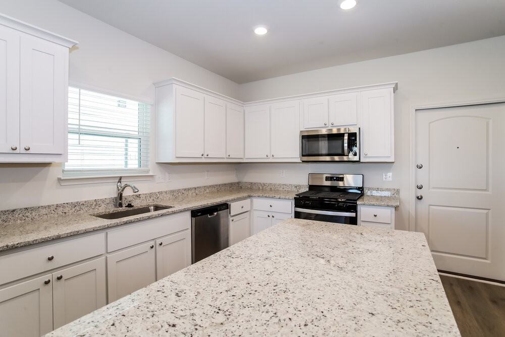 204 Marsh Ln - Photo 7 of 17