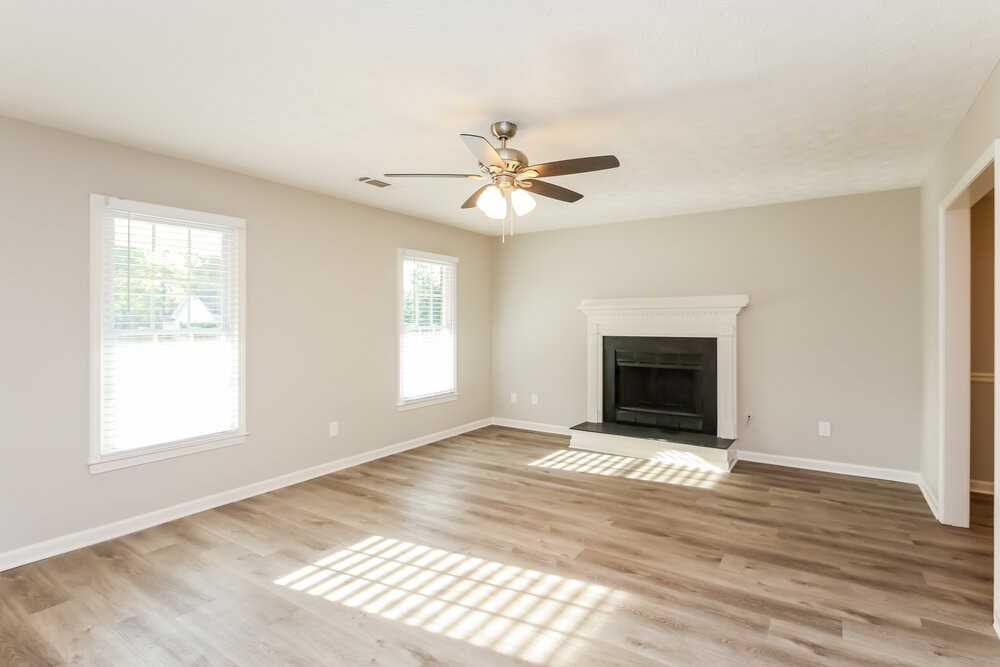 483 Rhett Dr - Photo 4 of 17