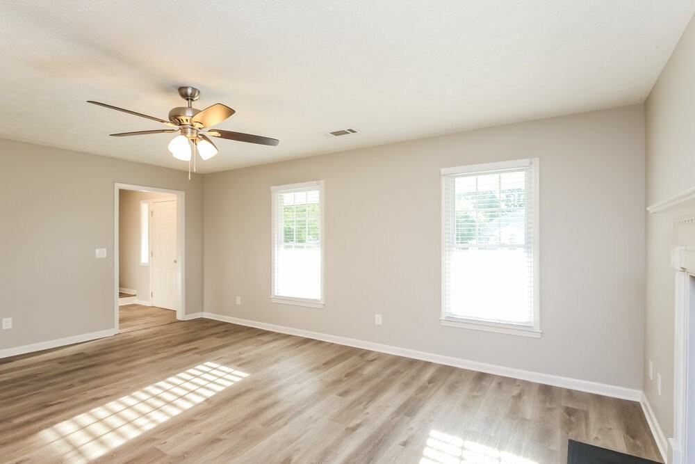 483 Rhett Dr - Photo 5 of 17