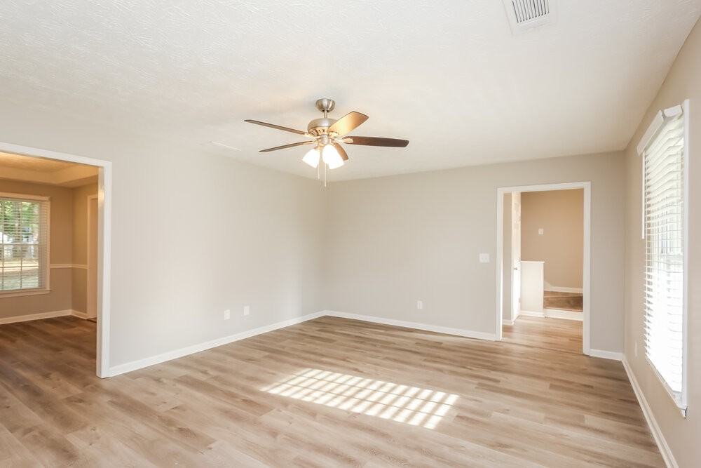 483 Rhett Dr - Photo 6 of 17