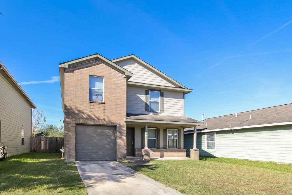 21211 Linden House Ct - Photo 3 of 25