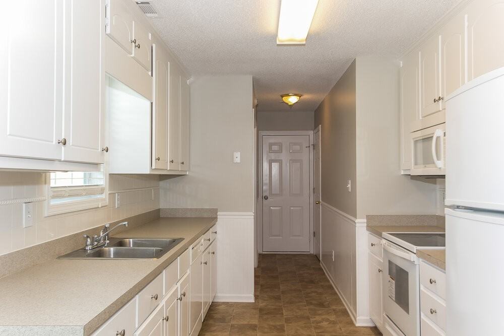 1136 Larkspur Dr - Photo 7 of 22