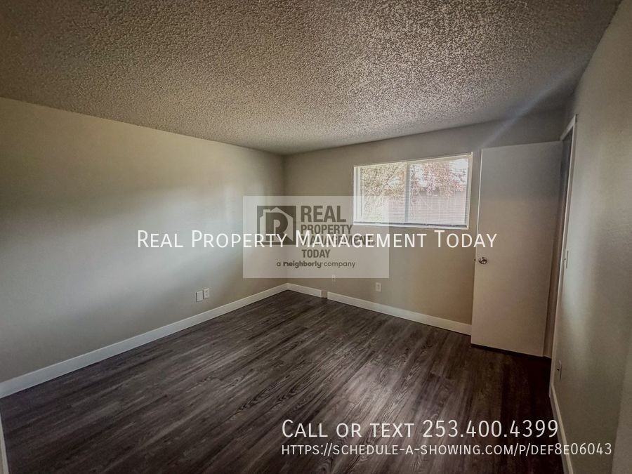 1414 Josephine Ct Se - Photo 5 of 9