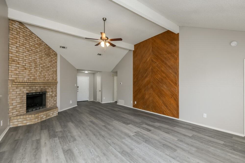 8221 Cloverglen Ln - Photo 3 of 16