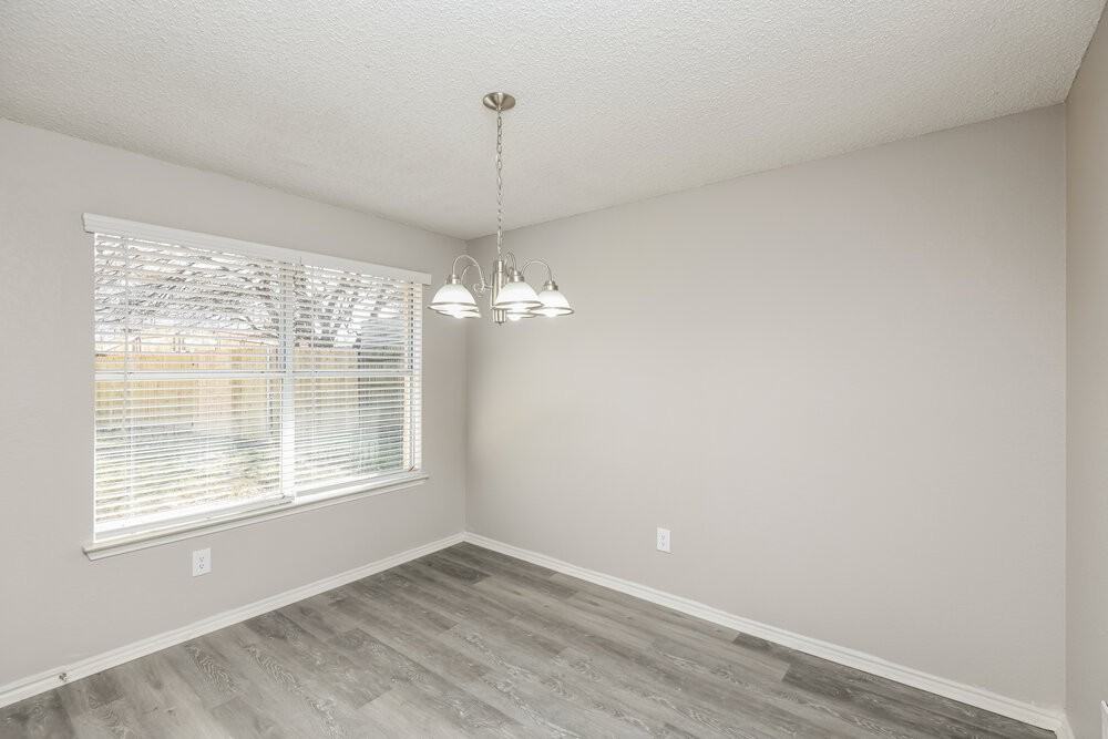 8221 Cloverglen Ln - Photo 5 of 16