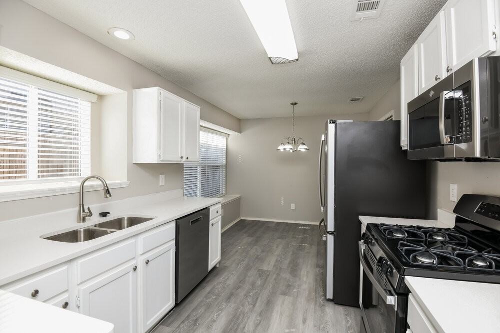 8221 Cloverglen Ln - Photo 6 of 16